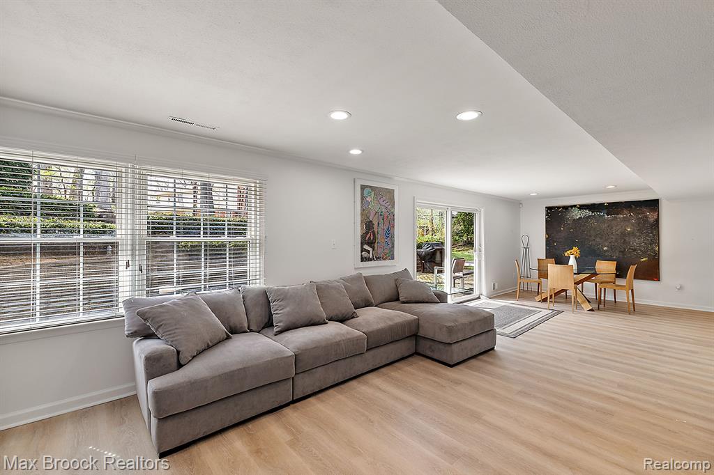 4384 SUNNINGDALE Drive, Bloomfield Hills, MI 48302 — Photo 37