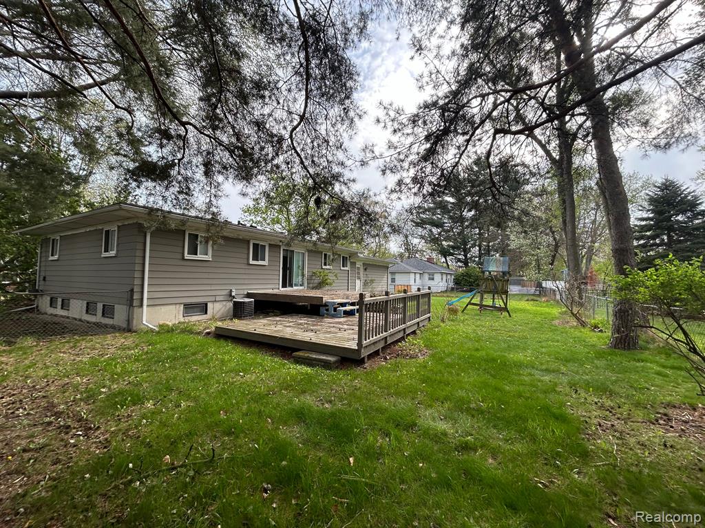 580 COLEBROOK Drive, Troy, MI 48083 — Photo 18