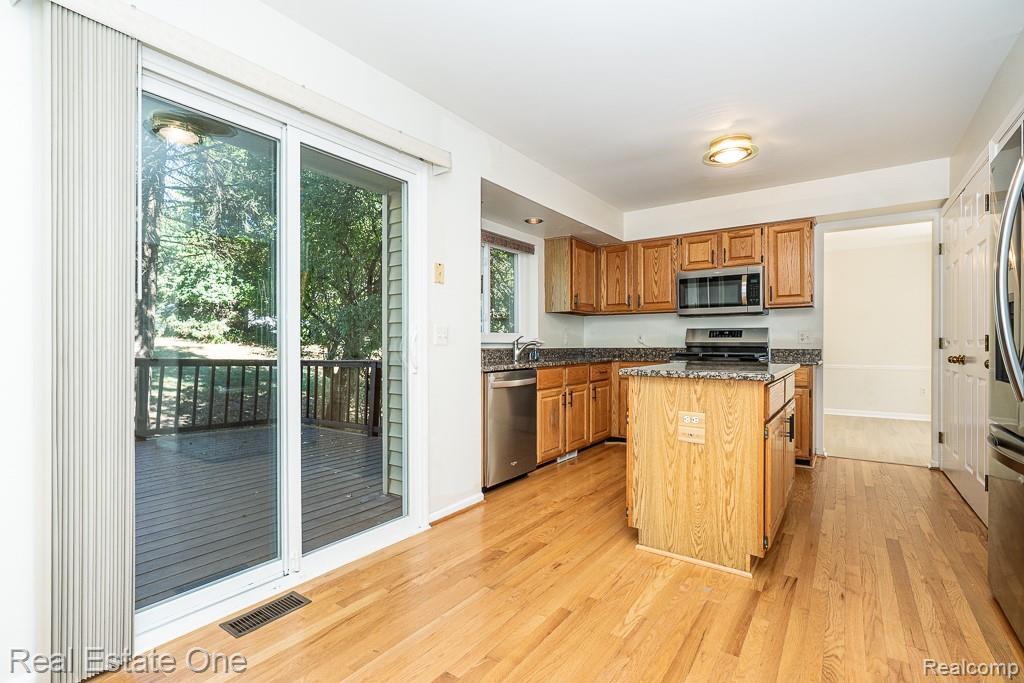 619 Whitney Drive, Rochester Hills, MI 48307 — Photo 20