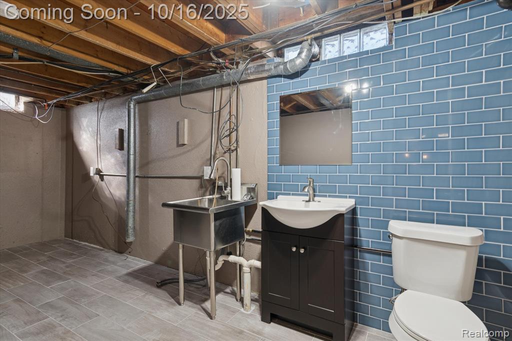 6439 Huntleigh Street, Garden City, MI — Photo 34