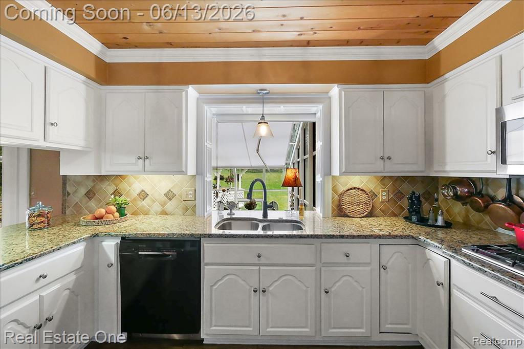 1854 Ludgate Lane, Rochester Hills, MI 48309 — Photo 32