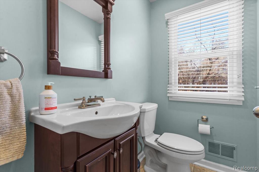 31065 Old Stage Road, Beverly Hills, MI 48025 — Photo 21