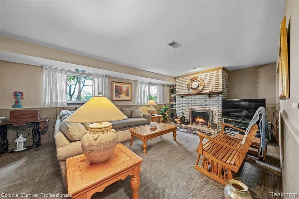 5075 Bayside Drive, Troy, MI 48098 — Photo 13