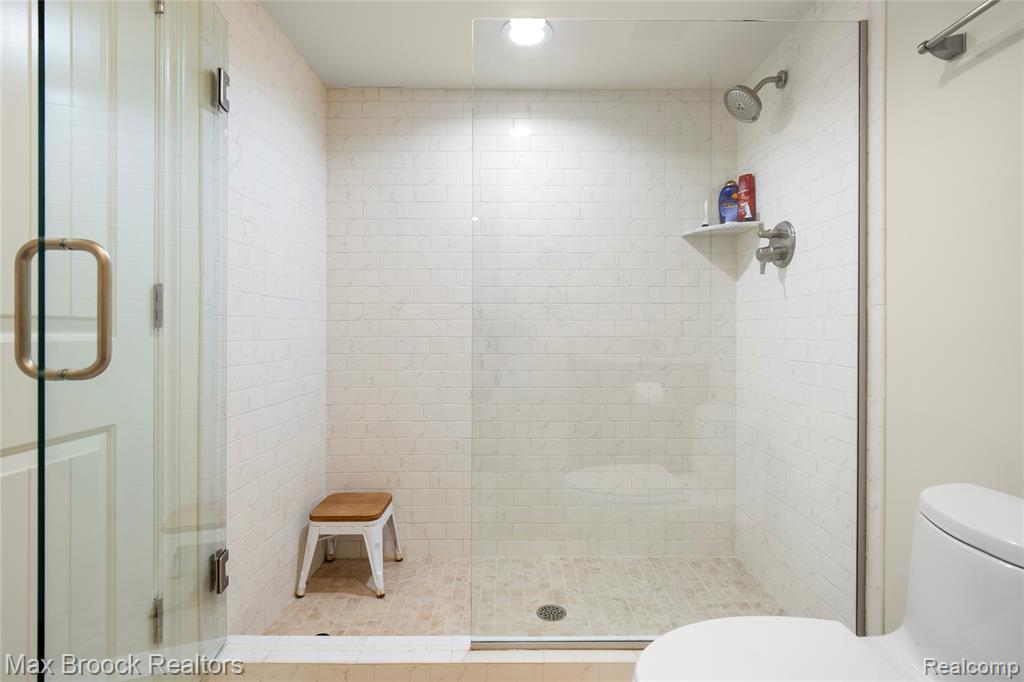 5867 BRAVO COURT, Orchard Lake Village, MI 48324 — Photo 74