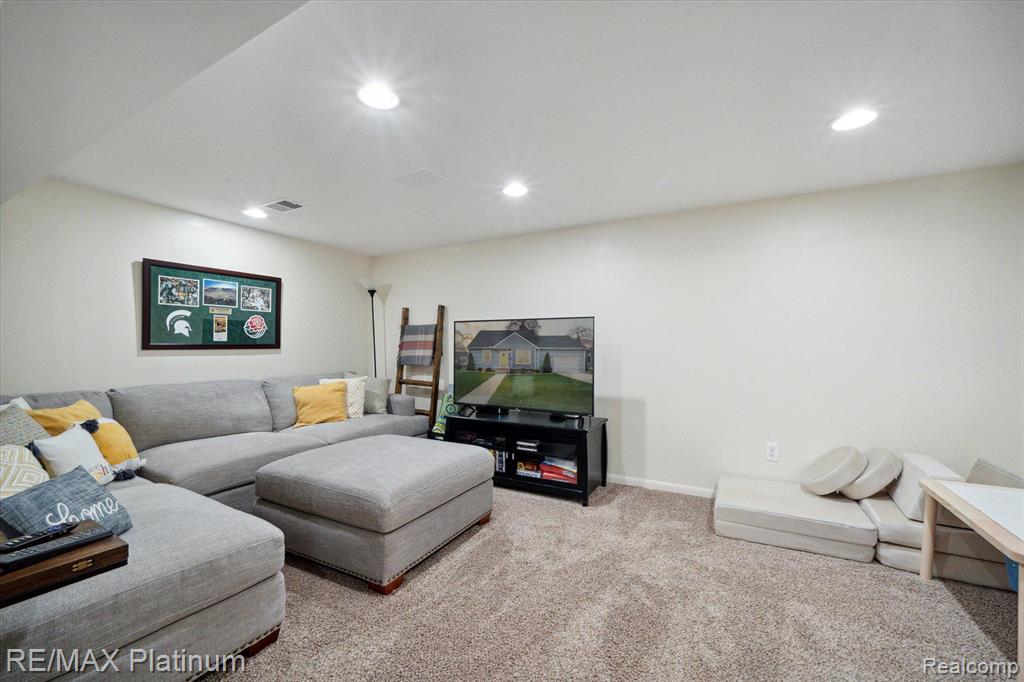 624 RIDDLE Street, Howell, MI 48843 — Photo 22