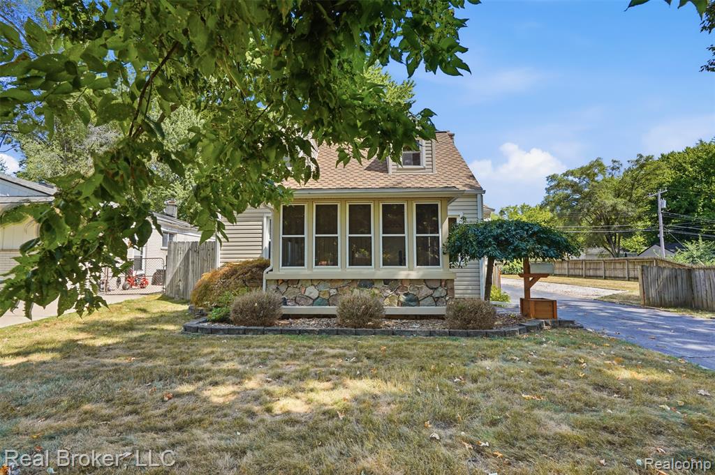 19410 Rensellor Street, Livonia, MI 48152