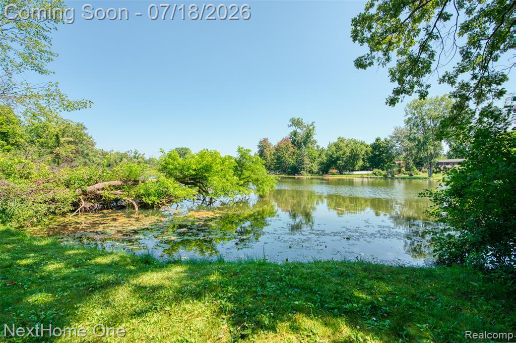 6496 Lake Meadow Drive, Waterford, MI 48327 — Photo 33