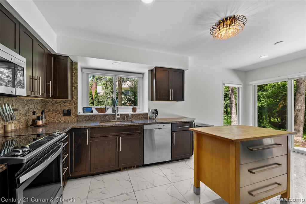 5120 Langlewood Court, West Bloomfield, MI — Photo 9