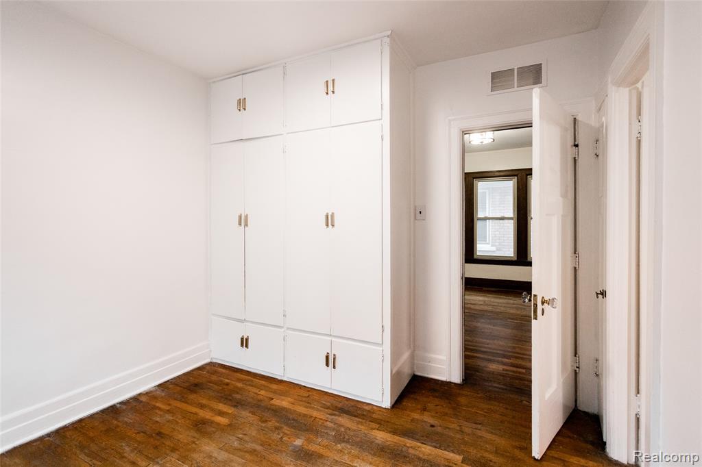 4130 Burns Street, Detroit, MI 48214 — Photo 11