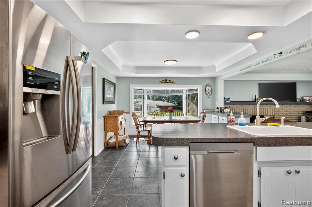 724 Lynndale Drive, Rochester Hills, MI 48309 — Photo 11