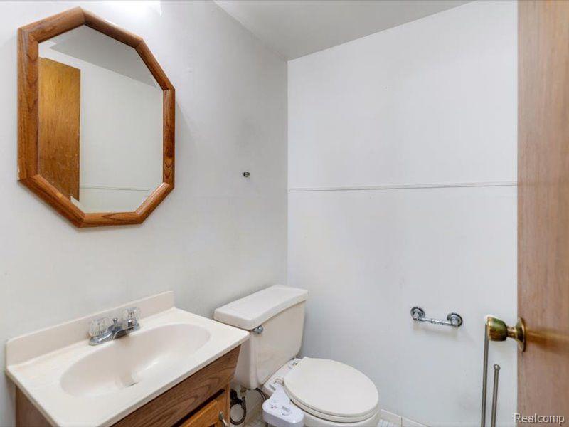 8299 KARAM Boulevard, 1, Warren, MI 48093 — Photo 15