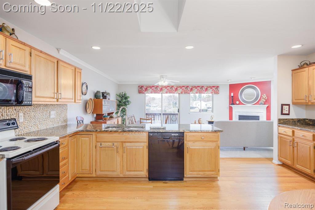 7121 Bluewater Drive, Clarkston, MI 48348 — Photo 6