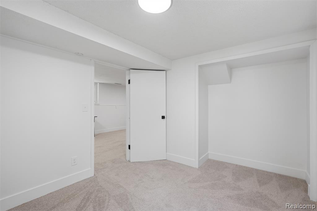6187 E Maple Avenue, Grand Blanc, MI 48439 — Photo 25