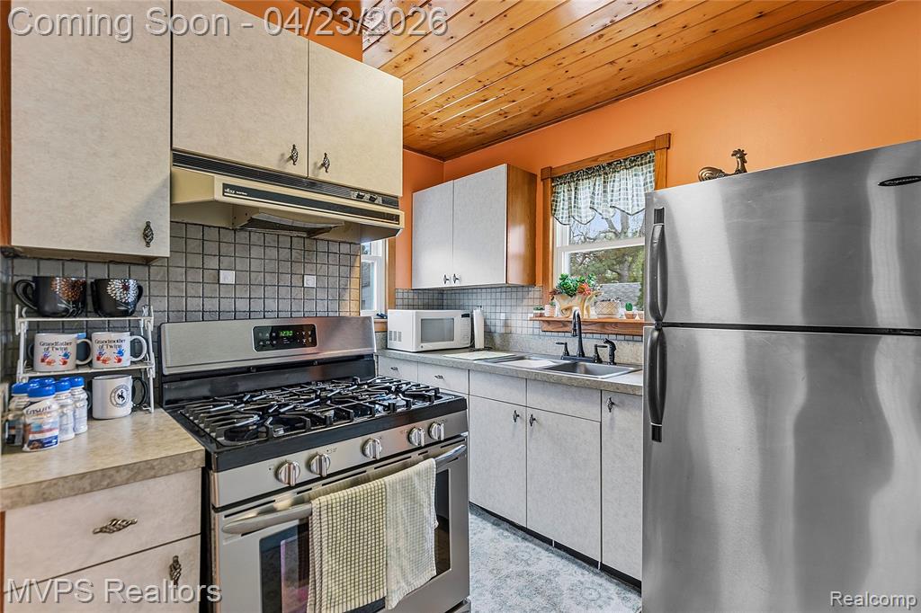 907 Batavia Avenue, Royal Oak, MI 48067 — Photo 8