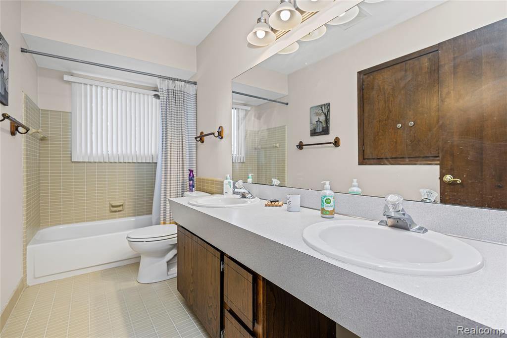 9510 Beechcrest Street, White Lake, MI — Photo 22