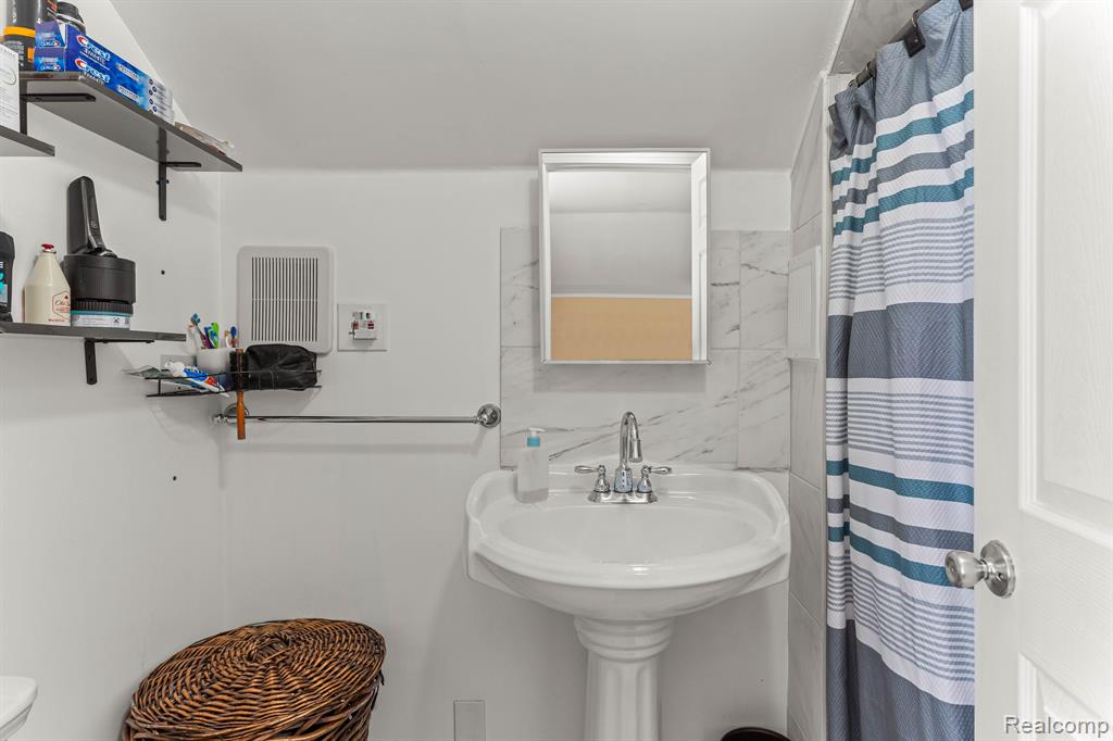 4770 ORCHARD Avenue, Dearborn, MI 48126 — Photo 22