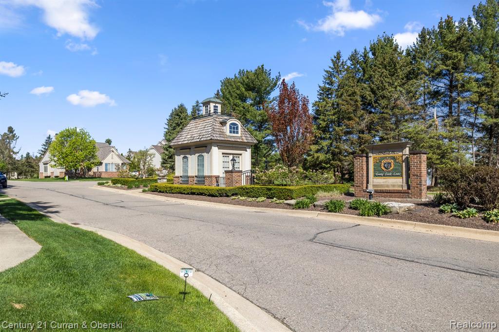 5725 VERSAILLES Avenue, Ann Arbor, MI 48103 — Photo 30