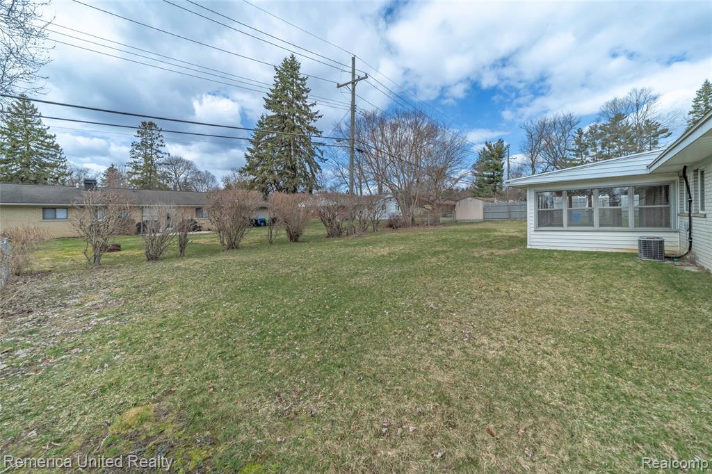 945 N Commerce Road, Commerce Twp, MI 48382 — Photo 45