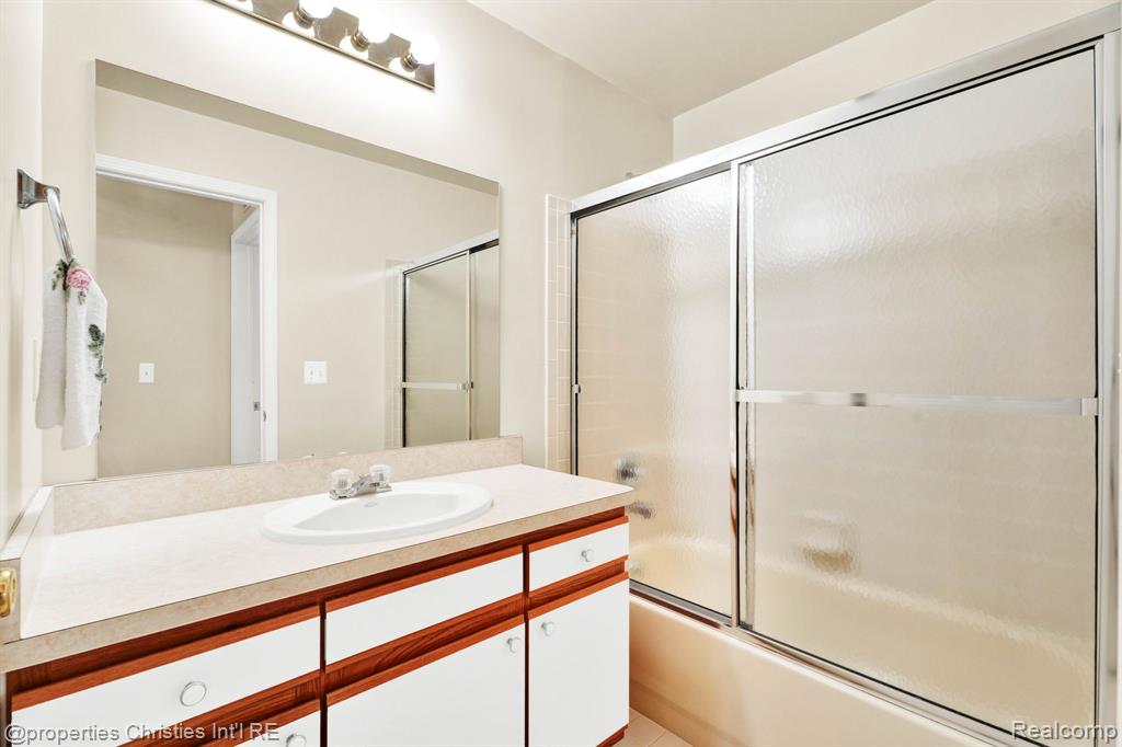 16832 Glenmoor Boulevard, Macomb, MI 48044 — Photo 15