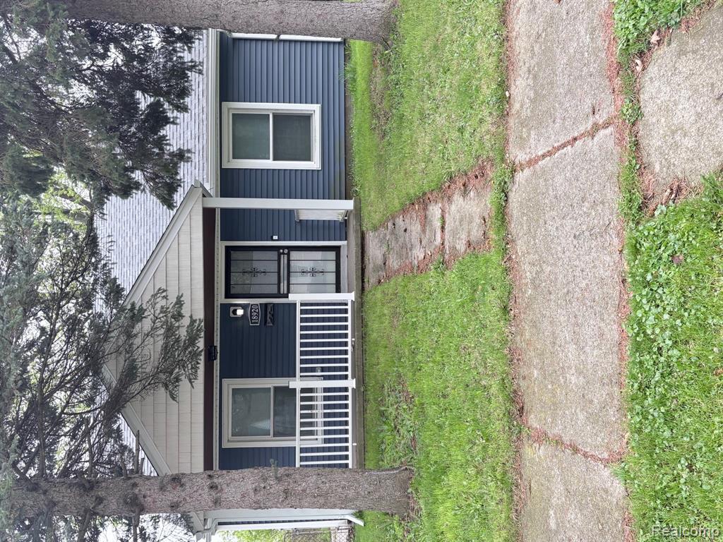 18920 Kingsville Street, Harper Woods, MI 48225