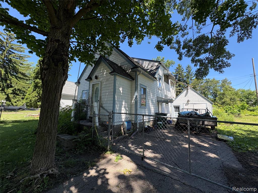 818 Loa Street, Lansing, MI 48910 — Photo 2