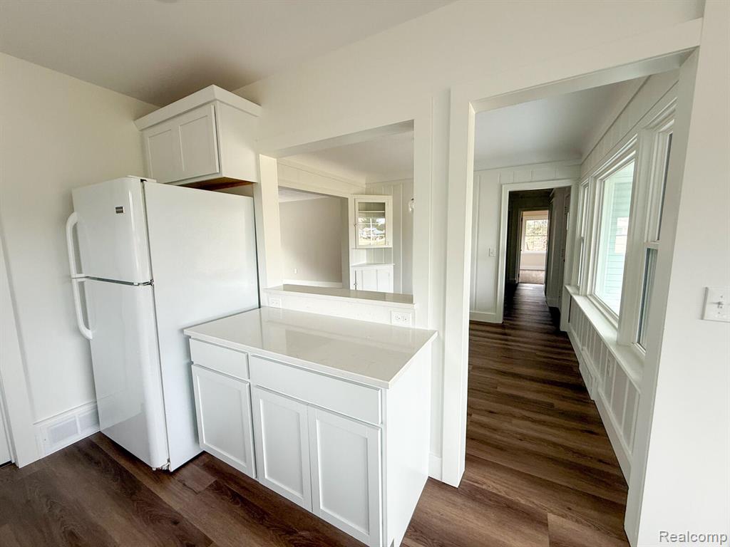 6076 Hugh Street, Burton, MI 48509 — Photo 5