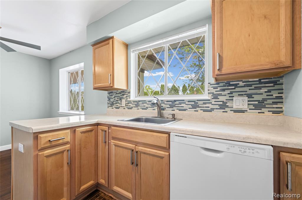 29296 Gloede Drive, Warren, MI 48088 — Photo 8