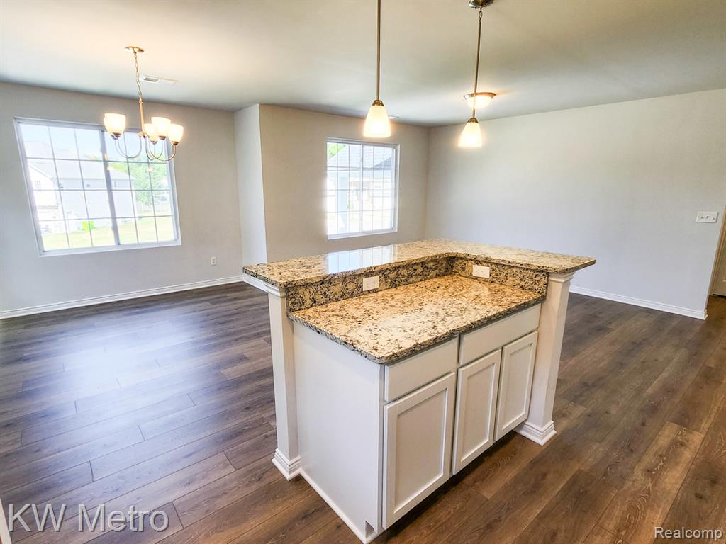 320 Whispering Pines Drive, 21, Fenton, MI 48430 — Photo 5