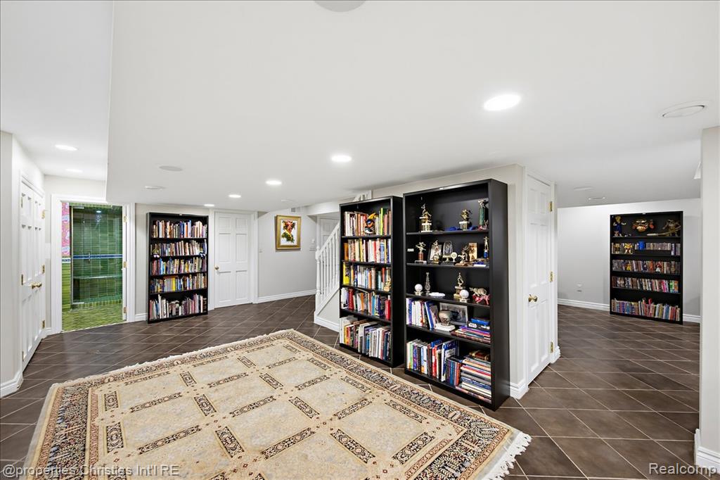 950 E Glengarry Circle, Bloomfield Hills, MI 48301 — Photo 51