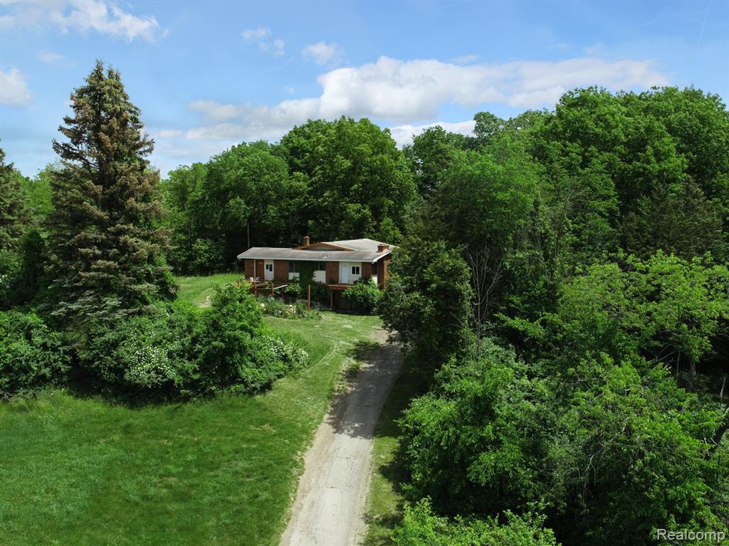 1050 Teggerdine Road, White Lake, MI — Photo 3