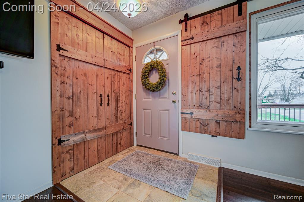 2995 Beaumont Drive, Highland, MI 48356 — Photo 10