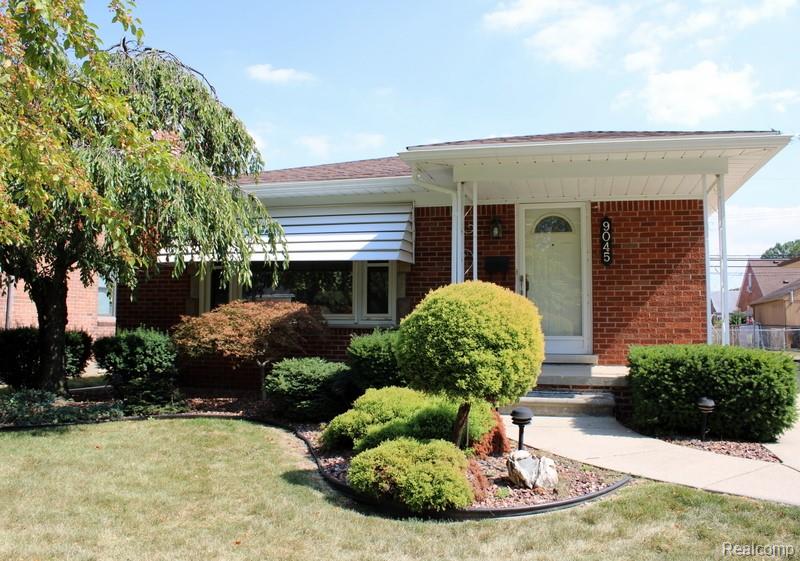 9045 Carter Avenue, Allen Park, MI 48101 — Photo 2