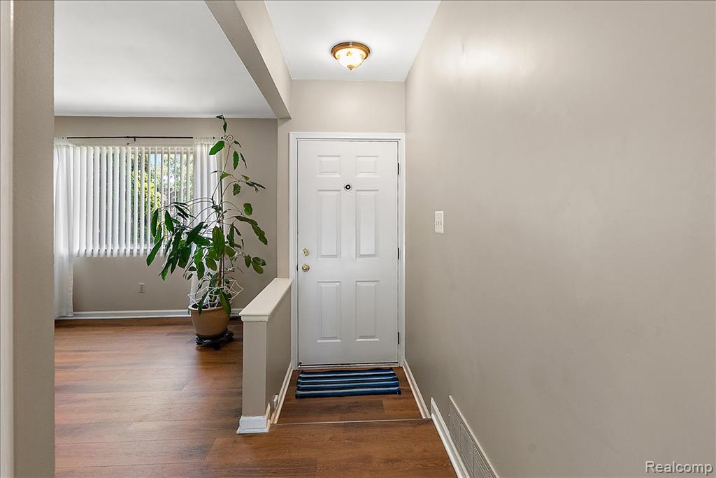 5242 Mansfield Avenue, Sterling Heights, MI 48310 — Photo 5