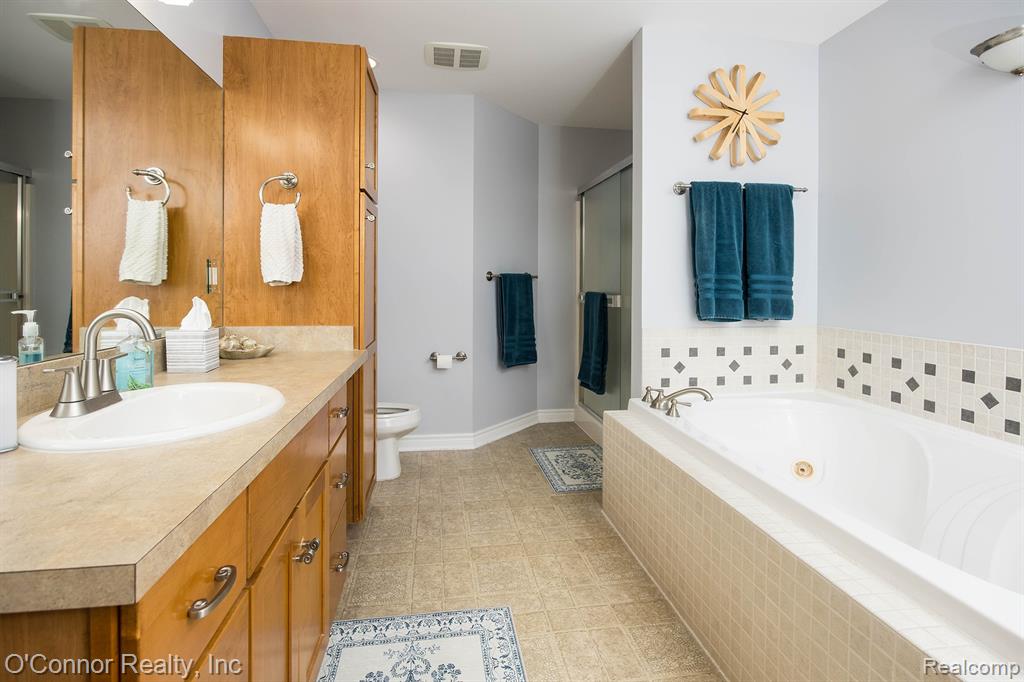 910 Hunter Court, Marysville, MI 48040 — Photo 20