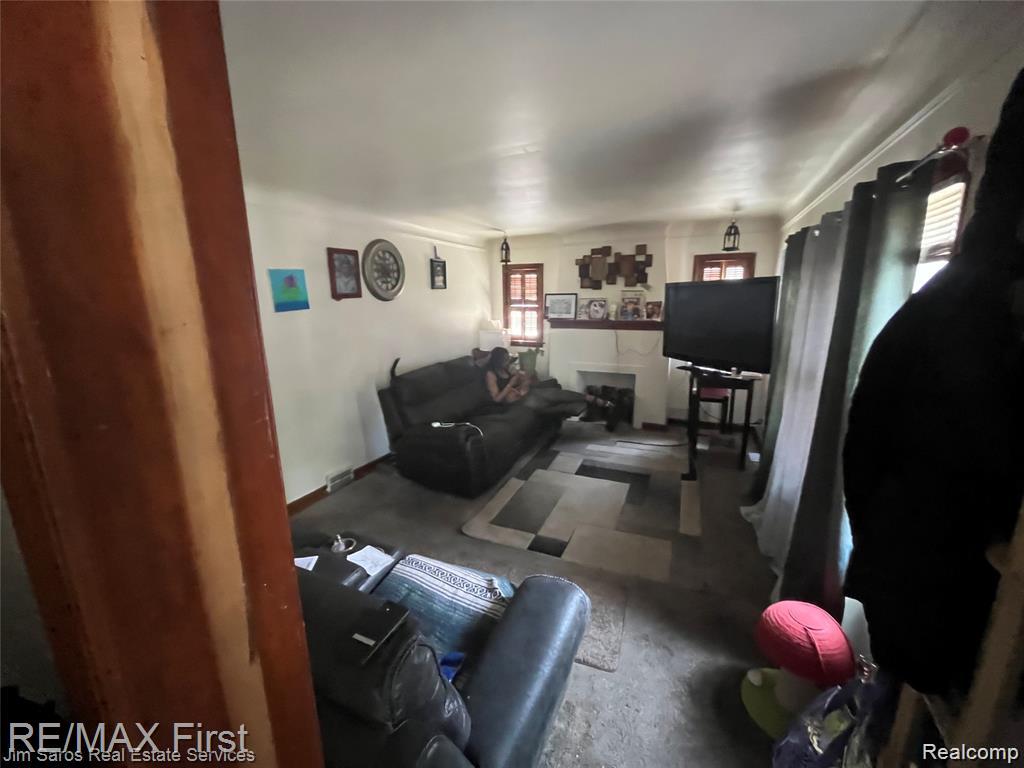 6334 Hereford Street, Detroit, MI 48224 — Photo 7