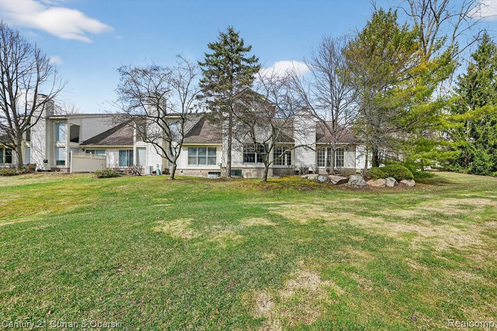 7307 Danbury Drive, West Bloomfield, MI — Photo 42