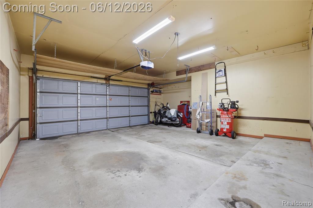 640 Longfellow Drive, Troy, MI 48085 — Photo 37