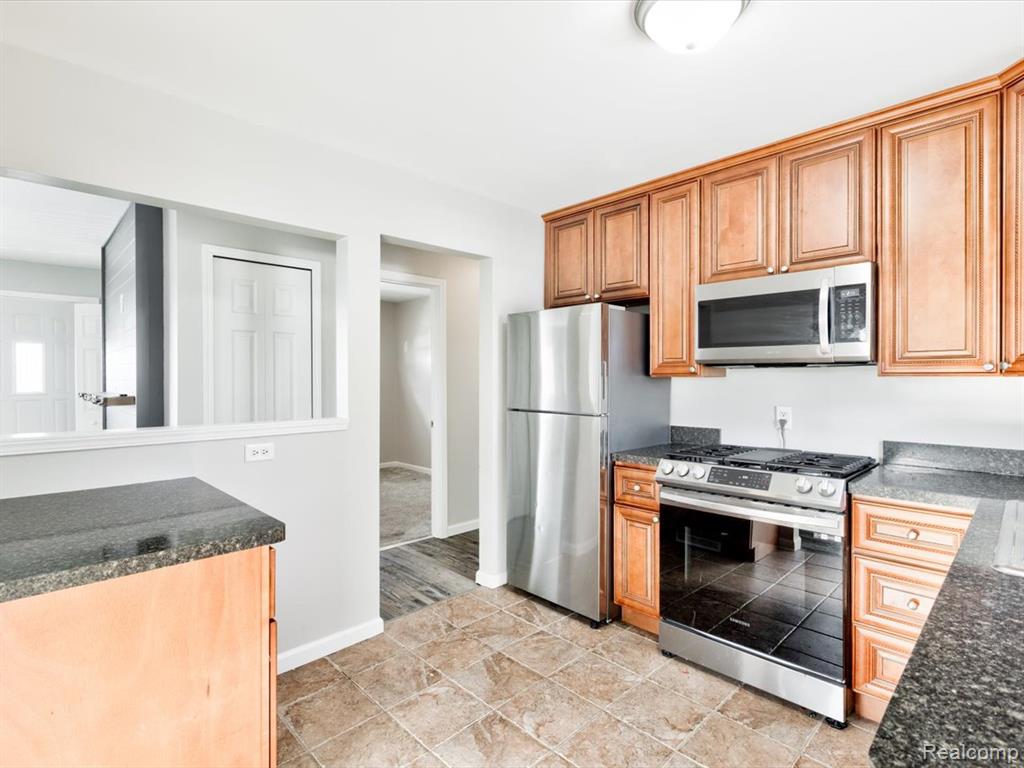 917 CAROLINA, Marysville, MI 48040 — Photo 11
