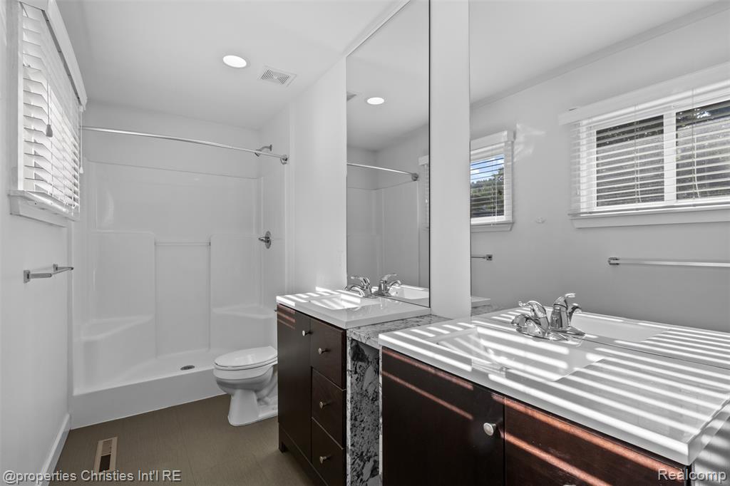 571 Yorkton Lane, Bloomfield Hills, MI 48304 — Photo 21