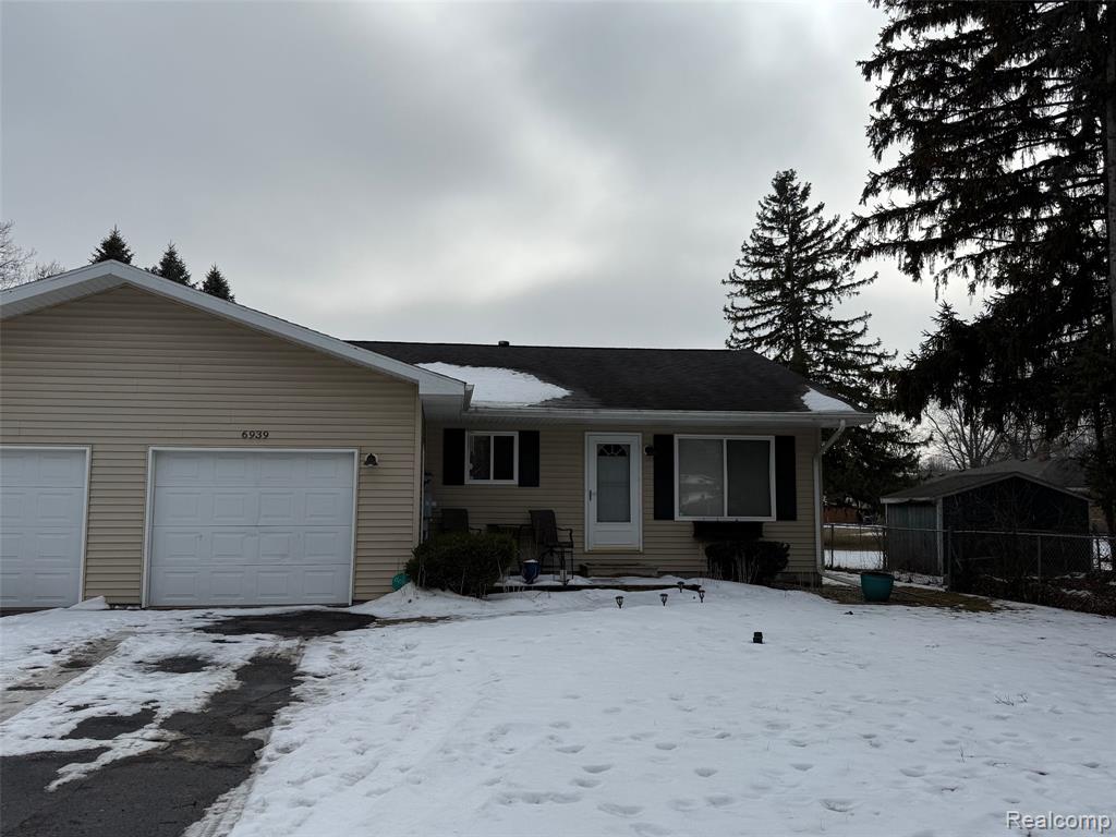 6939 Alma Court, Saginaw, MI 48603 — front exterior