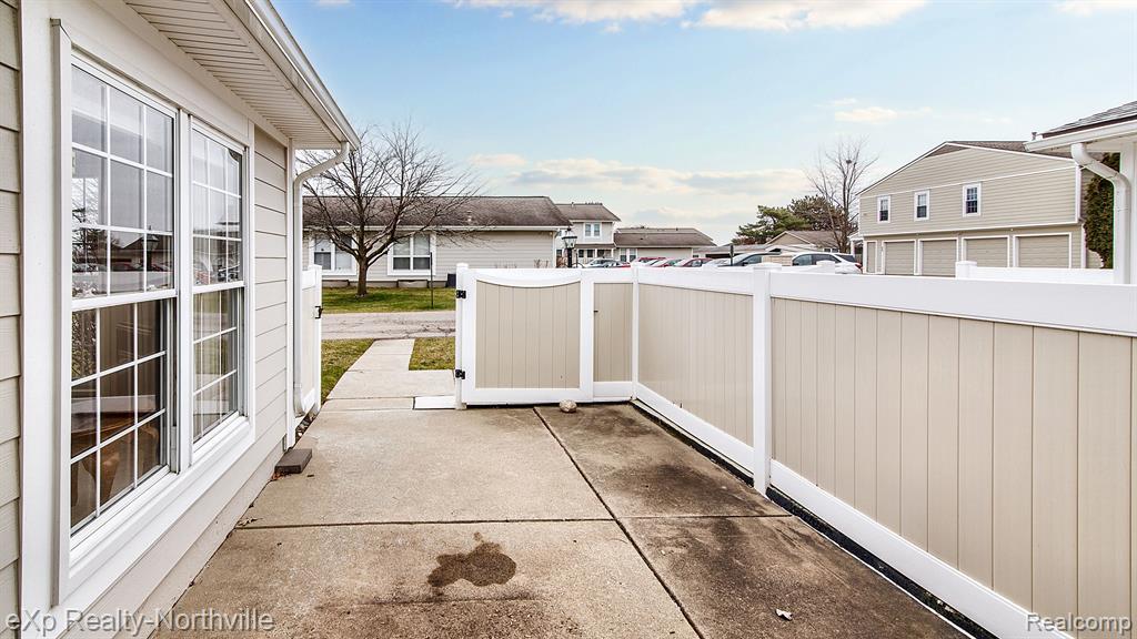 22845 RENFORD Street, Novi, MI — Photo 4