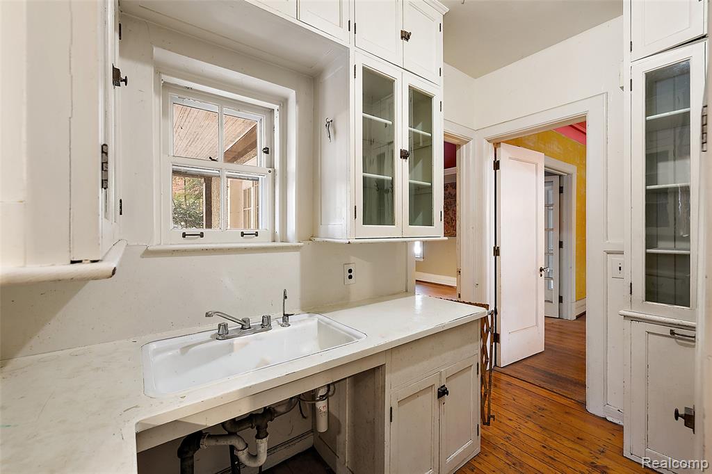 1444 Burns Street, Detroit, MI 48214 — Photo 14