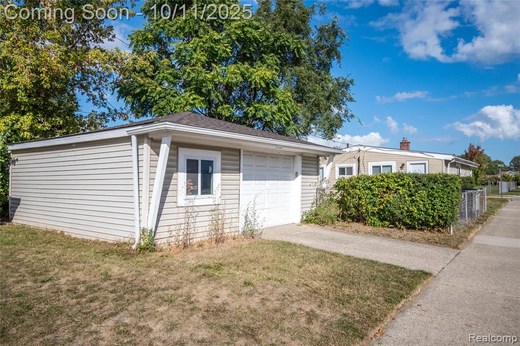 444 S Felker Avenue, Hazel Park, MI 48030 — Photo 2