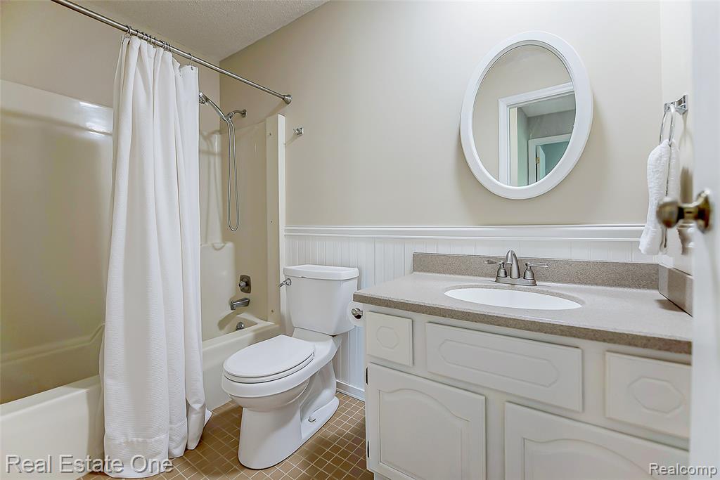 8402 Scotia, Pinckney, MI 48169 — Photo 33