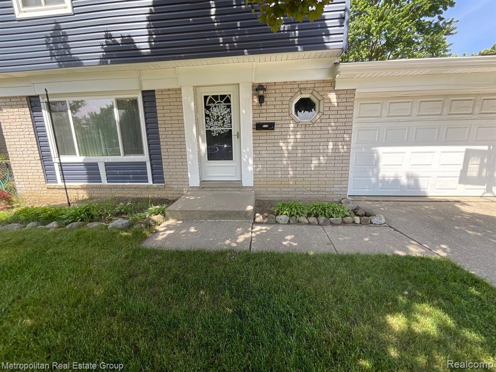9127 BRIARWOOD Drive, Plymouth, MI 48170 — Photo 5