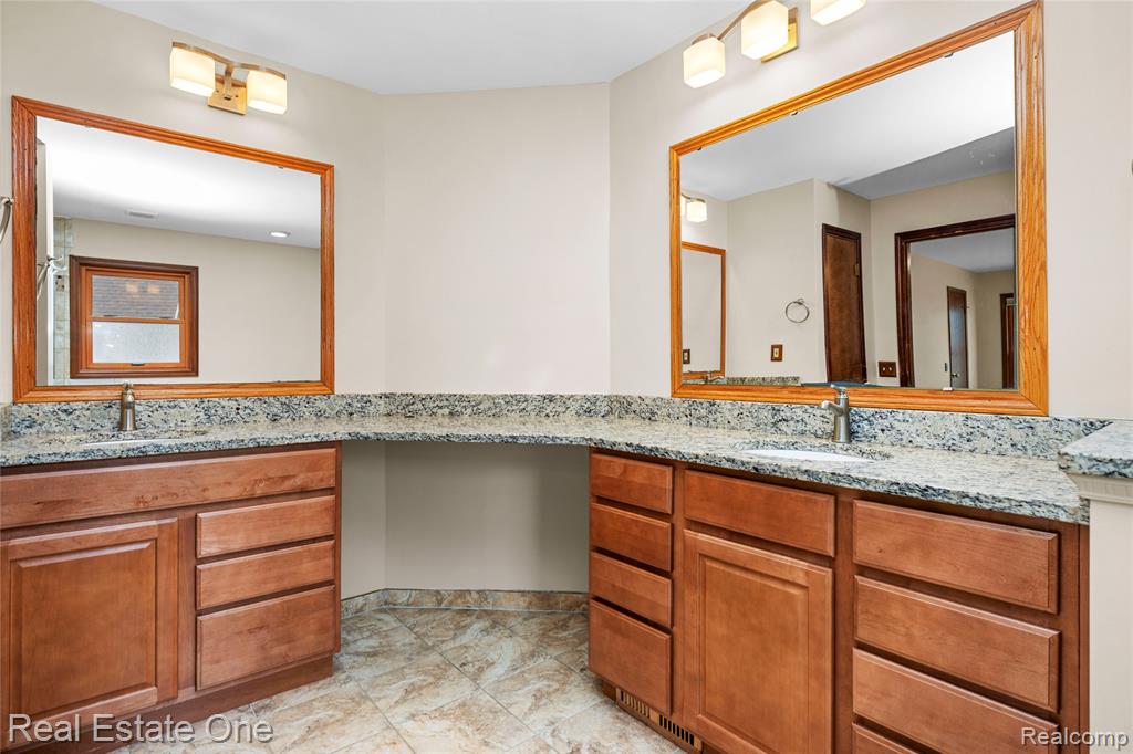 4921 Crestview Drive, Clarkston, MI 48348 — Photo 33