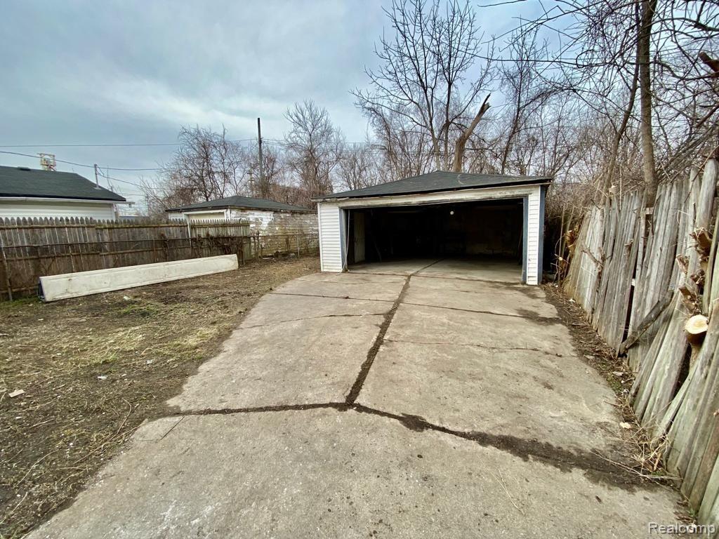 9145 DECATUR Street, Detroit, MI 48228 — Photo 21