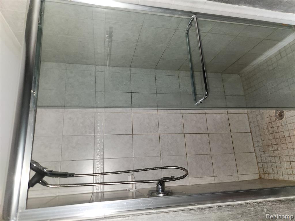 19400 W 11 Mile Road, Lathrup Village, MI 48076 — Photo 30
