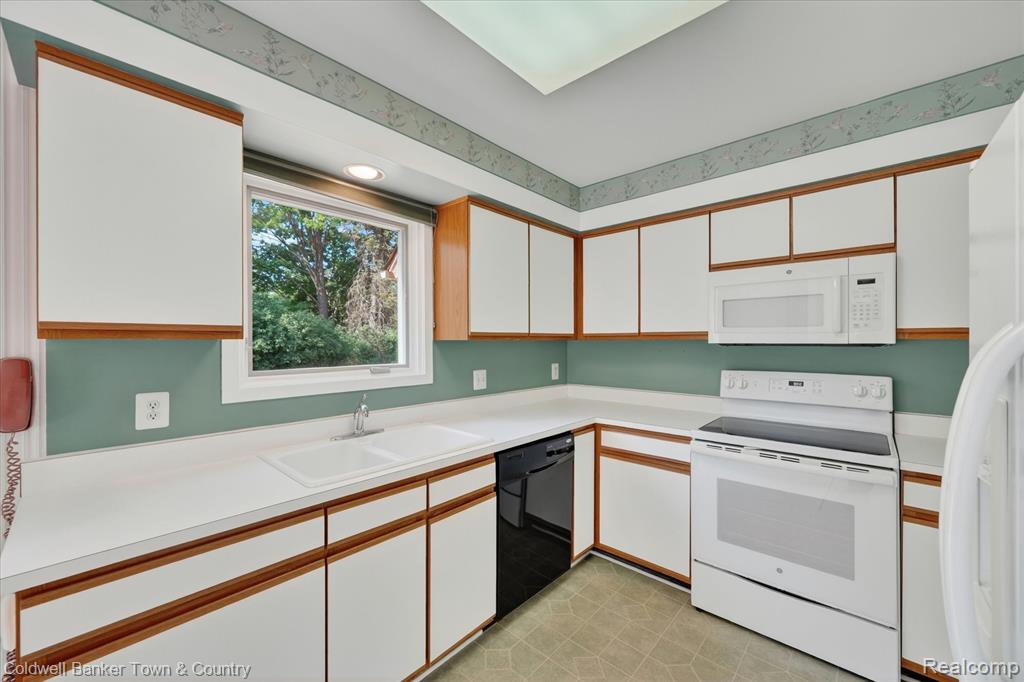 6172 Westbrooke Drive, West Bloomfield, MI — Photo 30