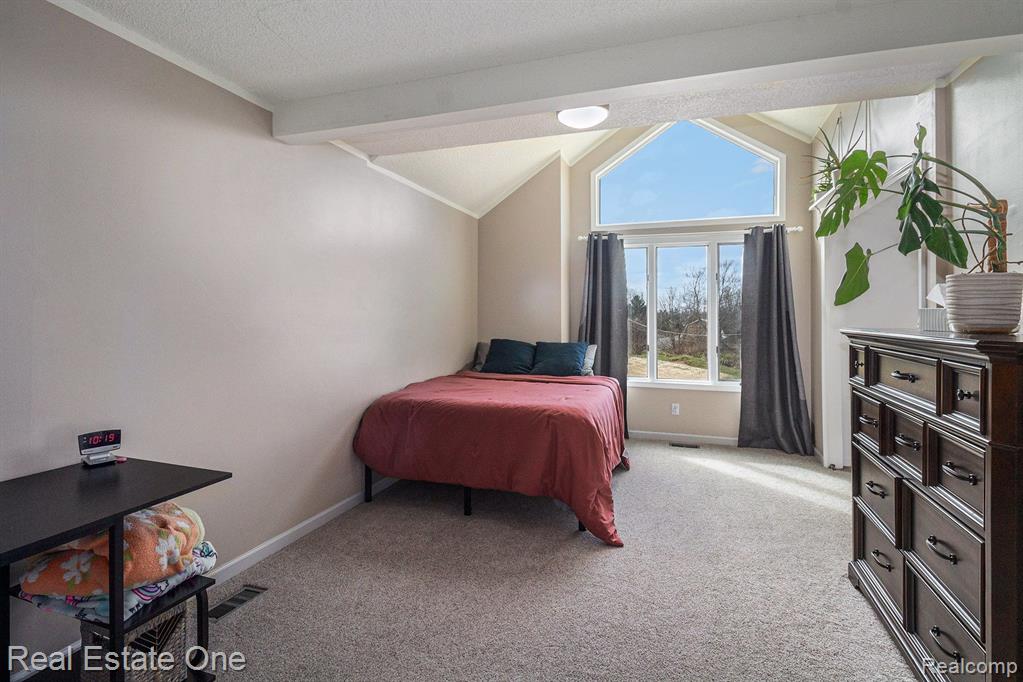 8155 Sheraton Park Drive, Fenton, MI 48430 — Photo 29
